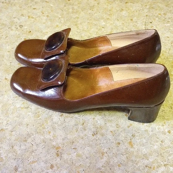 Elegant Brown Women's Heels - Picture 2 of 8